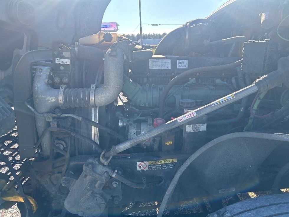 Sleeper Tractor-Heavy Duty Tractors-Volvo-2022-VNL64760-Hattiesburg-MS-396,175\n\t\tmiles-$ 80,000 - Image 21