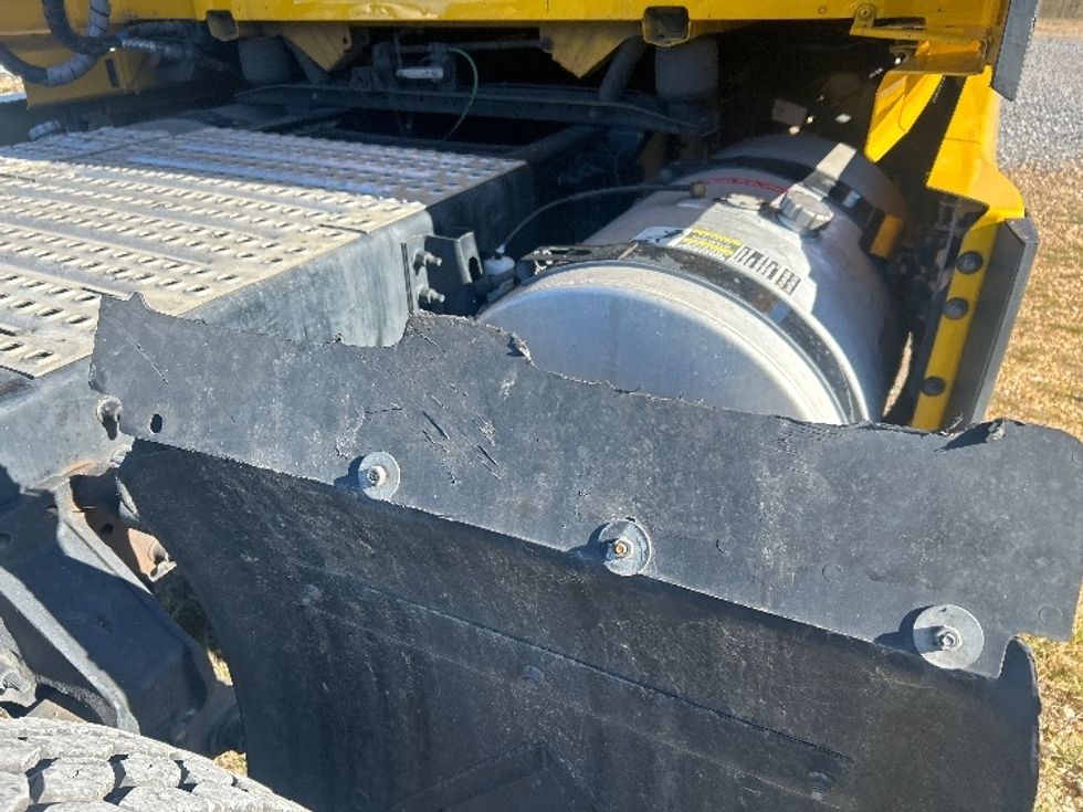 Sleeper Tractor-Heavy Duty Tractors-Volvo-2022-VNL64760-Hattiesburg-MS-396,175\n\t\tmiles-$ 80,000 - Image 25