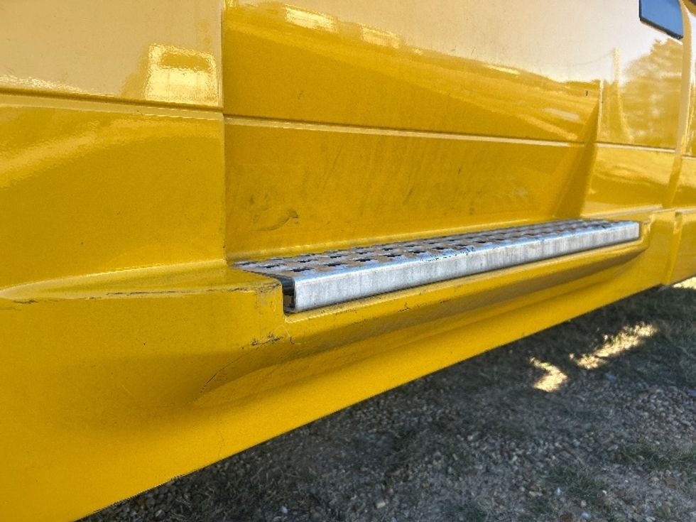 Sleeper Tractor-Heavy Duty Tractors-Volvo-2022-VNL64760-Hattiesburg-MS-396,175\n\t\tmiles-$ 80,000 - Image 26