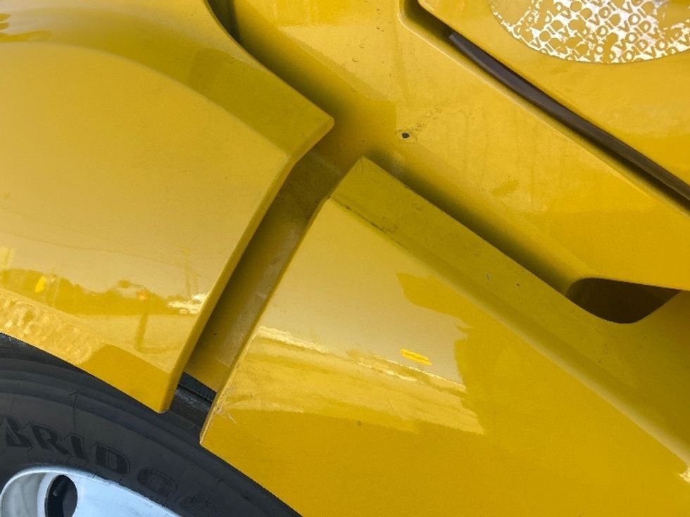 Sleeper Tractor-Heavy Duty Tractors-Volvo-2022-VNL64760-Hattiesburg-MS-396,175\n\t\tmiles-$ 80,000 - Image 27