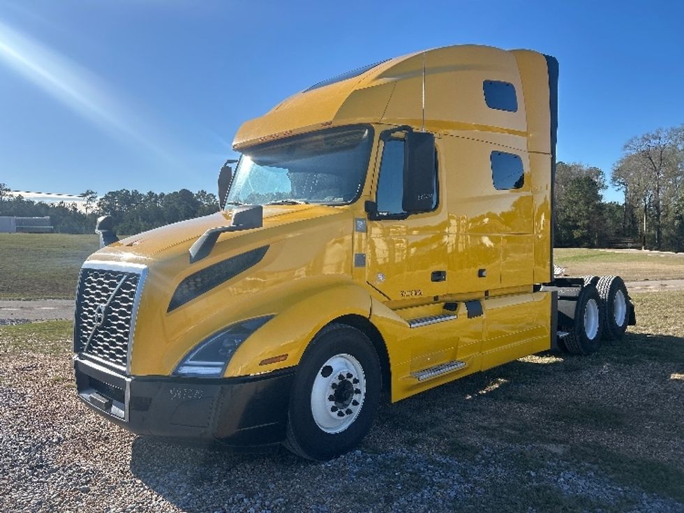 Sleeper Tractor-Heavy Duty Tractors-Volvo-2022-VNL64760-Hattiesburg-MS-396,175\n\t\tmiles-$ 80,000 - Image 3