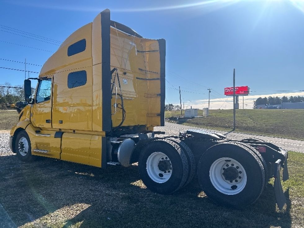 Sleeper Tractor-Heavy Duty Tractors-Volvo-2022-VNL64760-Hattiesburg-MS-396,175\n\t\tmiles-$ 80,000 - Image 5