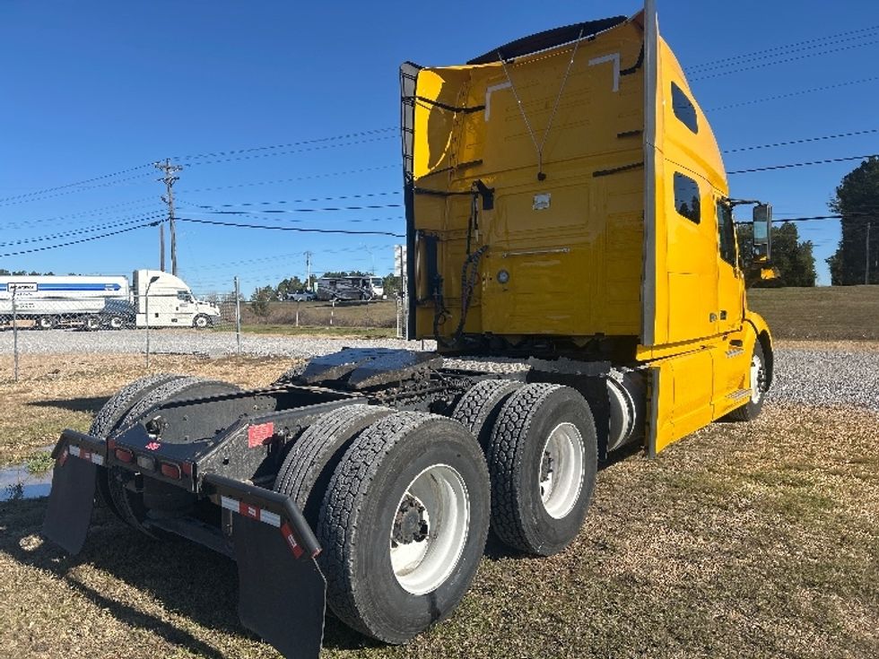 Sleeper Tractor-Heavy Duty Tractors-Volvo-2022-VNL64760-Hattiesburg-MS-396,175\n\t\tmiles-$ 80,000 - Image 7