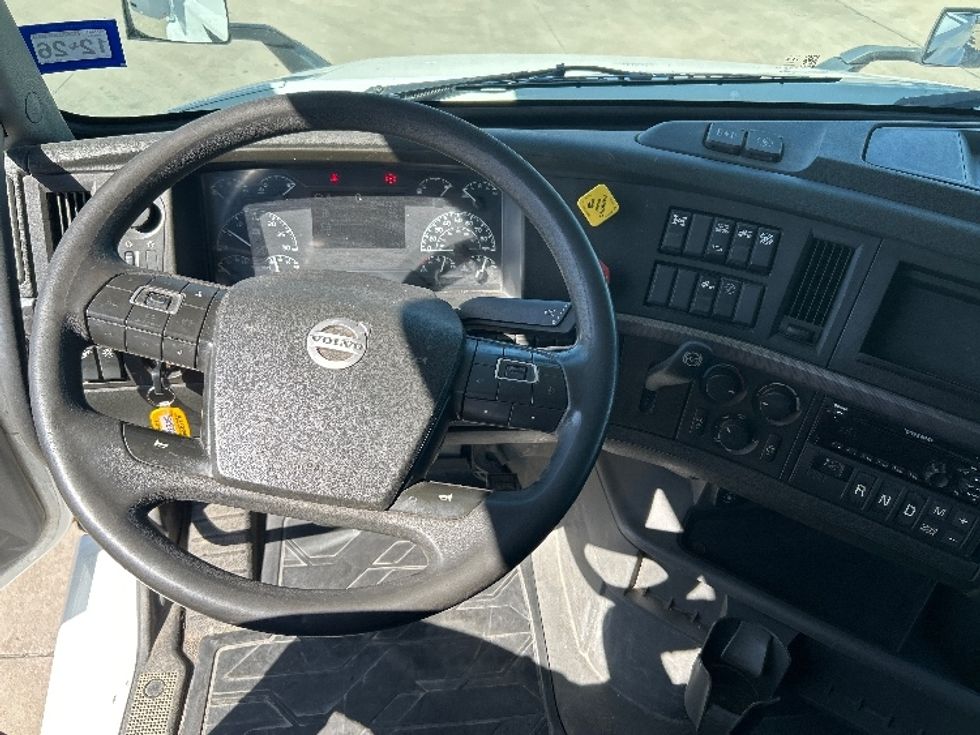 Sleeper Tractor-Heavy Duty Tractors-Volvo-2022-VNL64760-Houston-TX-294,430\n\t\tmiles-$ 92,750 - Image 11
