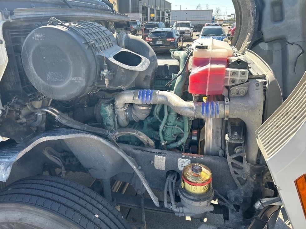 Sleeper Tractor-Heavy Duty Tractors-Volvo-2022-VNL64760-Houston-TX-294,430\n\t\tmiles-$ 92,750 - Image 20