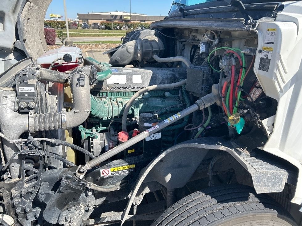 Sleeper Tractor-Heavy Duty Tractors-Volvo-2022-VNL64760-Houston-TX-294,430\n\t\tmiles-$ 92,750 - Image 21