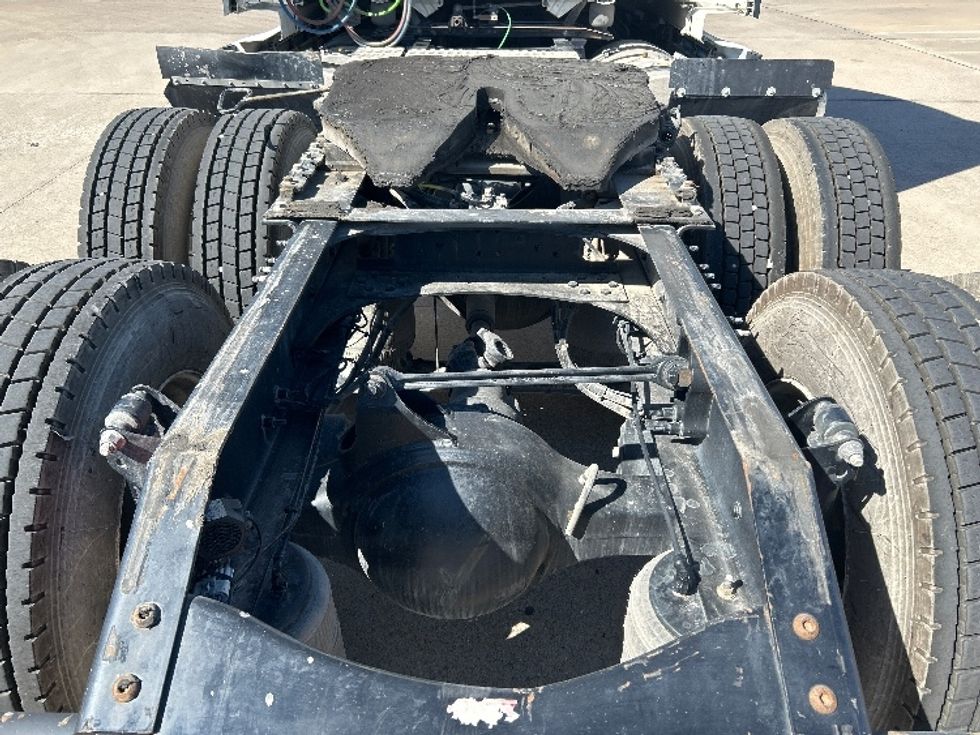 Sleeper Tractor-Heavy Duty Tractors-Volvo-2022-VNL64760-Houston-TX-294,430\n\t\tmiles-$ 92,750 - Image 6