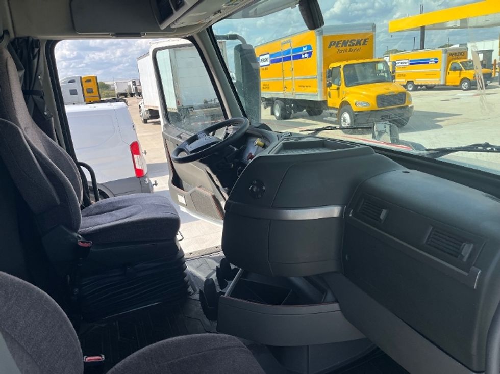 Sleeper Tractor-Heavy Duty Tractors-Volvo-2022-VNL64760-Houston-TX-504,863\n\t\tmiles-$ 76,000 - Image 12