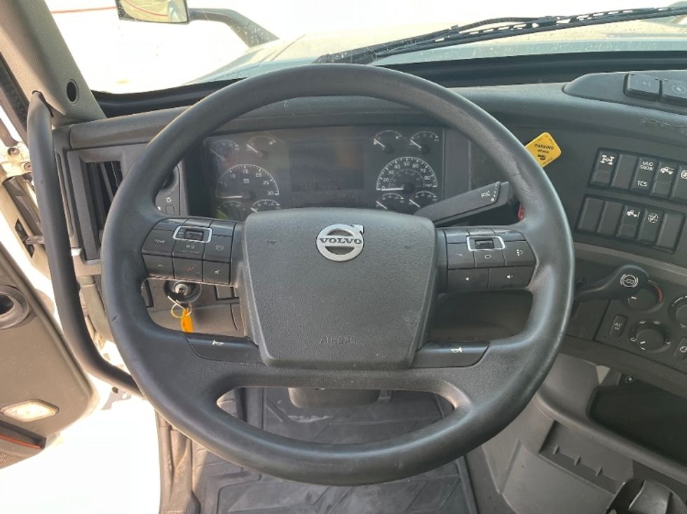 Sleeper Tractor-Heavy Duty Tractors-Volvo-2022-VNL64760-Houston-TX-504,863\n\t\tmiles-$ 76,000 - Image 19