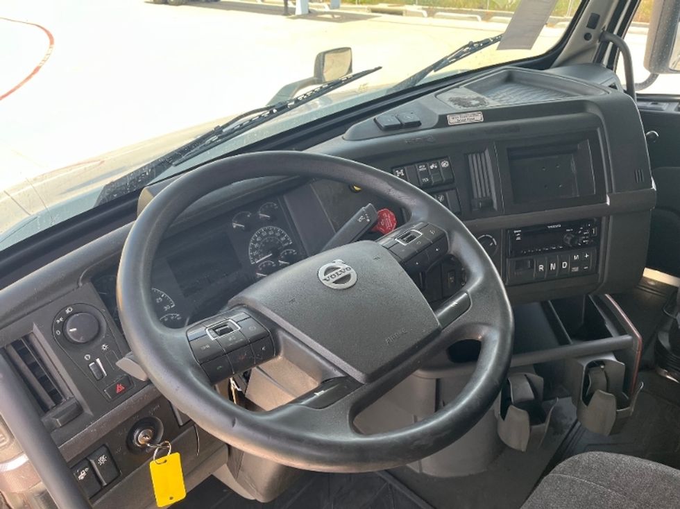 Sleeper Tractor-Heavy Duty Tractors-Volvo-2022-VNL64760-Houston-TX-504,863\n\t\tmiles-$ 76,000 - Image 20