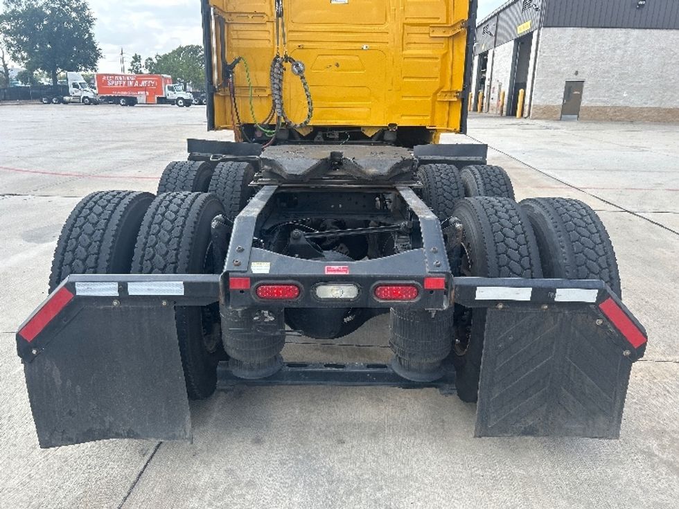 Sleeper Tractor-Heavy Duty Tractors-Volvo-2022-VNL64760-Houston-TX-513,802\n\t\tmiles-$ 70,750 - Image 6
