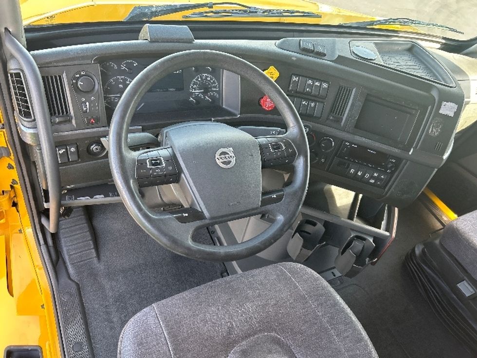Sleeper Tractor-Heavy Duty Tractors-Volvo-2022-VNL64760-Indianapolis-IN-430,287\n\t\tmiles-$ 74,750 - Image 10
