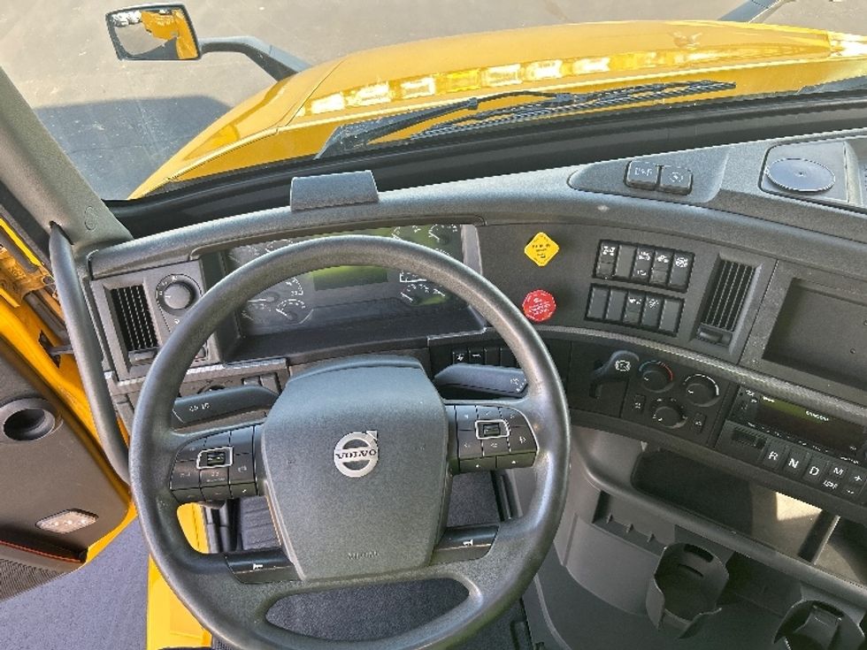 Sleeper Tractor-Heavy Duty Tractors-Volvo-2022-VNL64760-Indianapolis-IN-430,287\n\t\tmiles-$ 74,750 - Image 11
