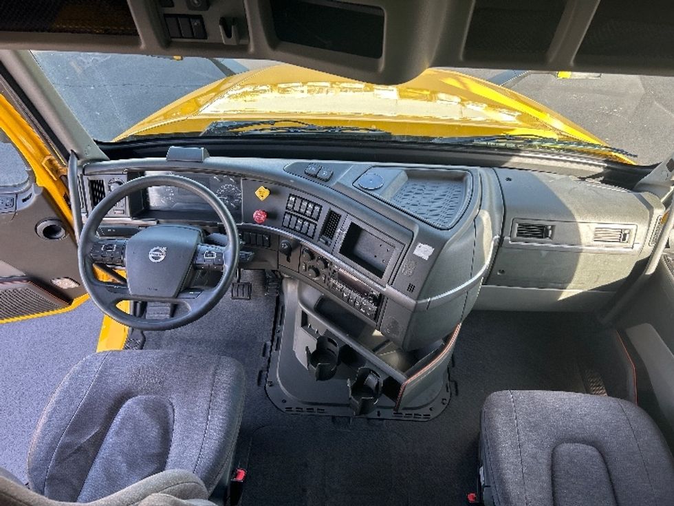 Sleeper Tractor-Heavy Duty Tractors-Volvo-2022-VNL64760-Indianapolis-IN-430,287\n\t\tmiles-$ 74,750 - Image 12