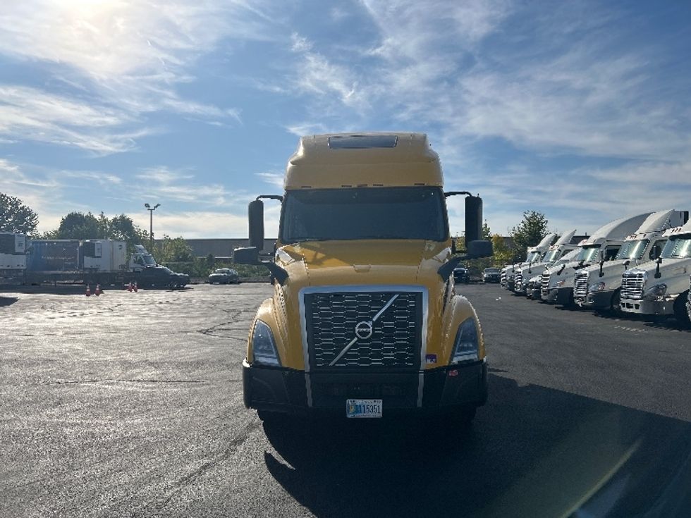 Sleeper Tractor-Heavy Duty Tractors-Volvo-2022-VNL64760-Indianapolis-IN-430,287\n\t\tmiles-$ 74,750 - Image 2