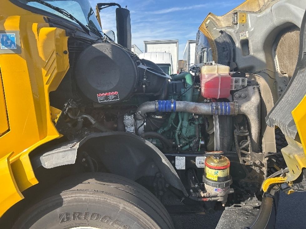 Sleeper Tractor-Heavy Duty Tractors-Volvo-2022-VNL64760-Indianapolis-IN-430,287\n\t\tmiles-$ 74,750 - Image 20