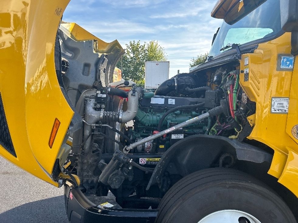 Sleeper Tractor-Heavy Duty Tractors-Volvo-2022-VNL64760-Indianapolis-IN-430,287\n\t\tmiles-$ 74,750 - Image 21