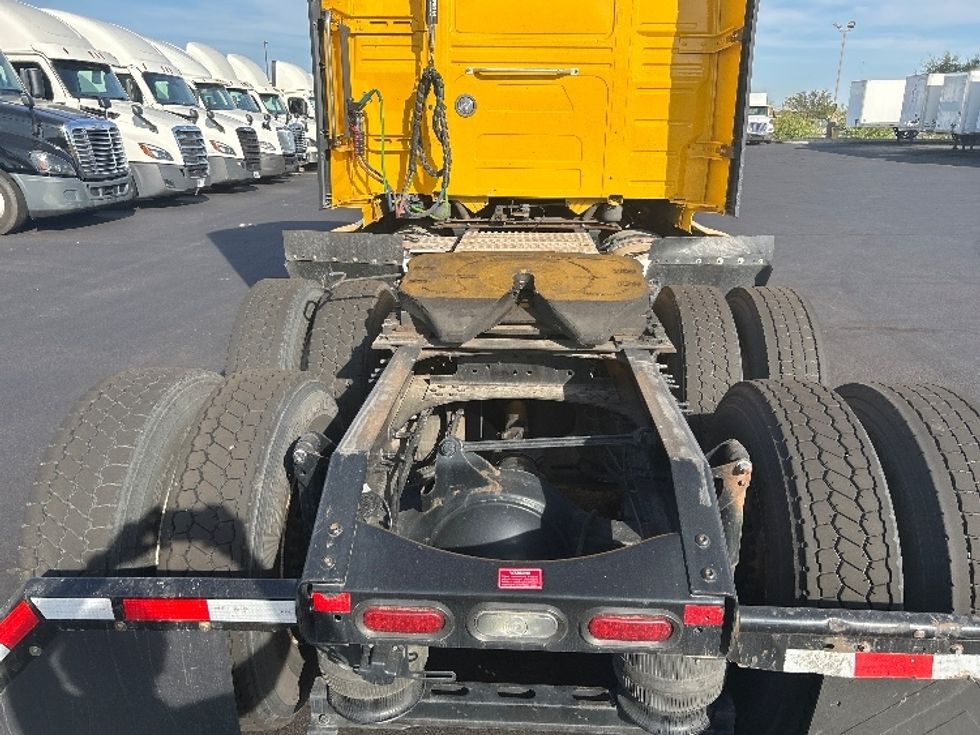 Sleeper Tractor-Heavy Duty Tractors-Volvo-2022-VNL64760-Indianapolis-IN-430,287\n\t\tmiles-$ 74,750 - Image 6