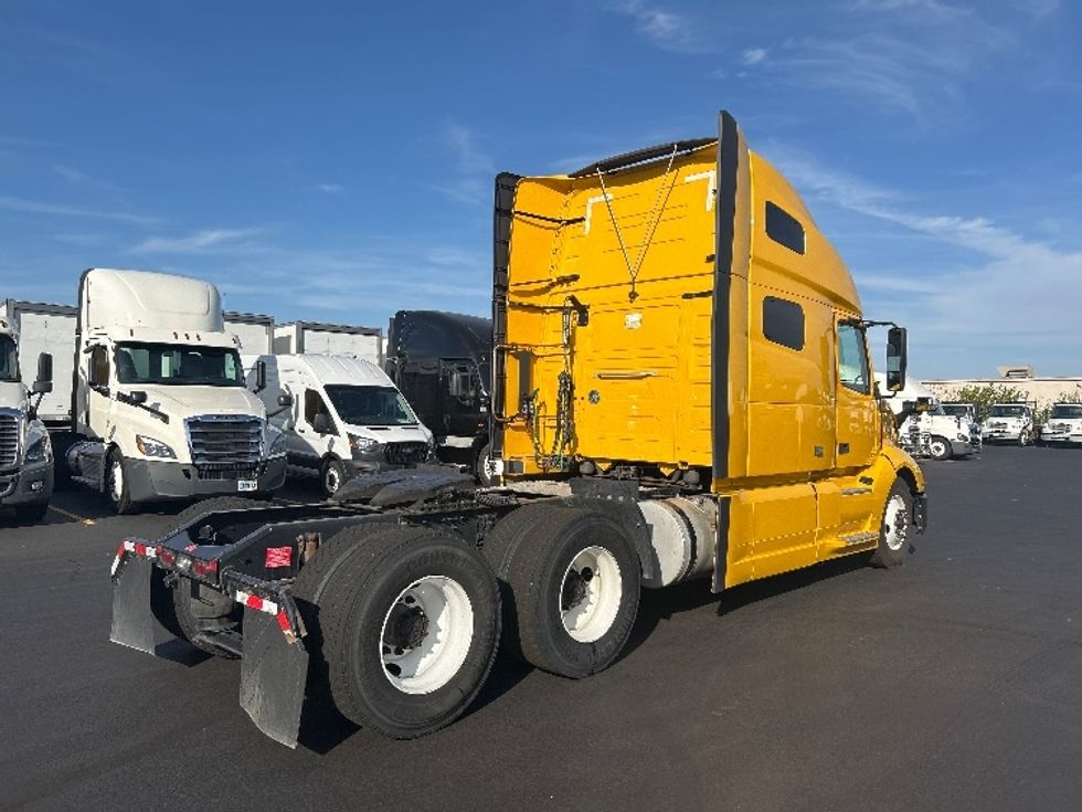 Sleeper Tractor-Heavy Duty Tractors-Volvo-2022-VNL64760-Indianapolis-IN-430,287\n\t\tmiles-$ 74,750 - Image 7