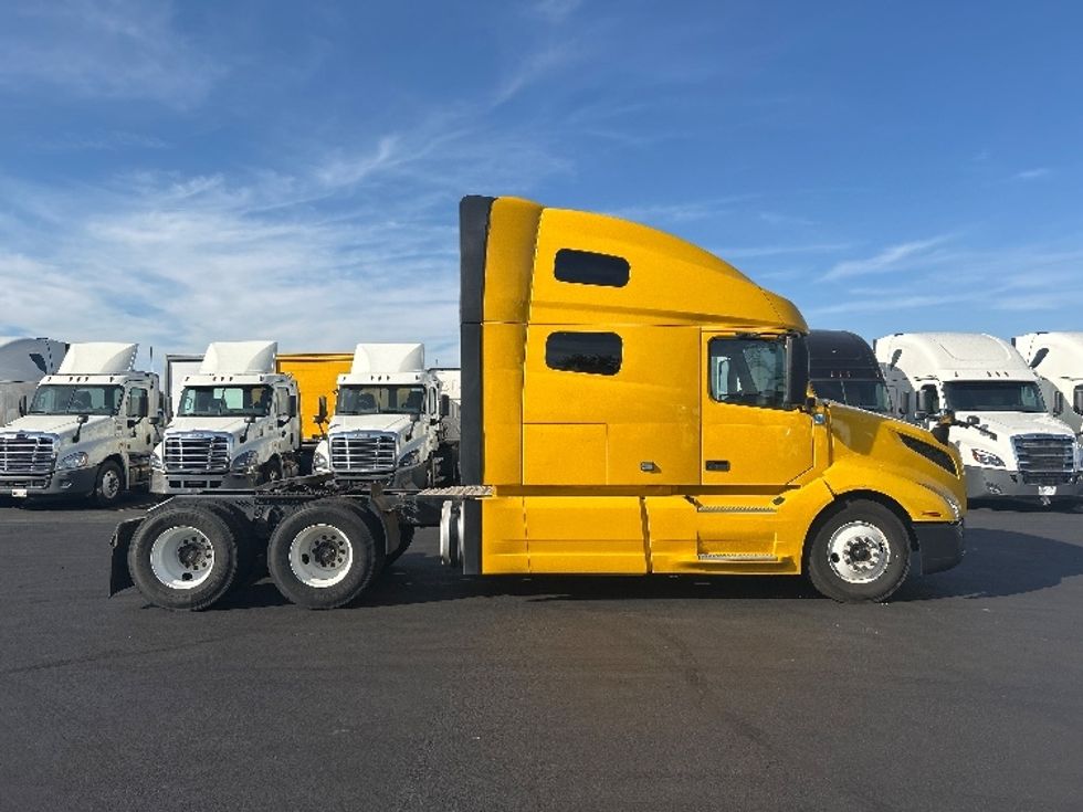 Sleeper Tractor-Heavy Duty Tractors-Volvo-2022-VNL64760-Indianapolis-IN-430,287\n\t\tmiles-$ 74,750 - Image 8