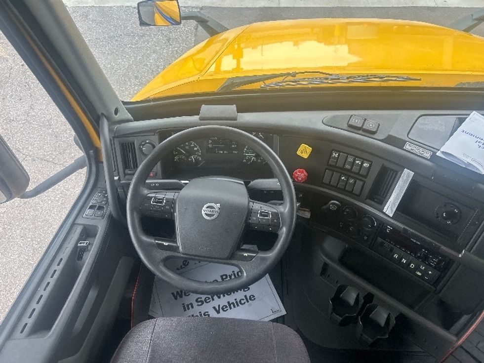 Sleeper Tractor-Heavy Duty Tractors-Volvo-2022-VNL64760-Indianapolis-IN-447,307\n\t\tmiles-$ 81,750 - Image 10