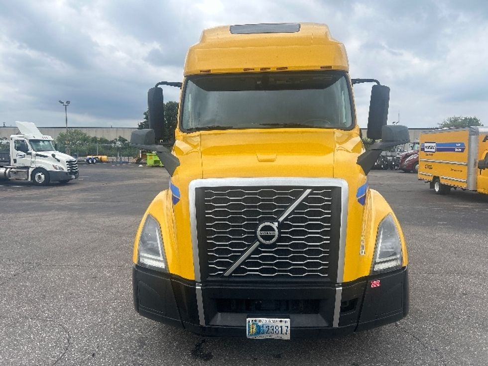 Sleeper Tractor-Heavy Duty Tractors-Volvo-2022-VNL64760-Indianapolis-IN-447,307\n\t\tmiles-$ 81,750 - Image 2