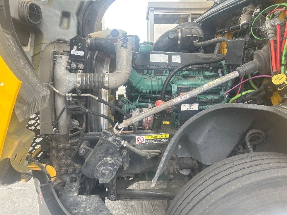 Sleeper Tractor-Heavy Duty Tractors-Volvo-2022-VNL64760-Indianapolis-IN-447,307\n\t\tmiles-$ 81,750 - Image 20