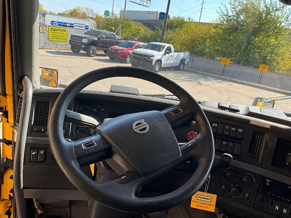 Sleeper Tractor-Heavy Duty Tractors-Volvo-2022-VNL64760-Indianapolis-IN-466,869\n\t\tmiles-$ 70,250 - Image 11