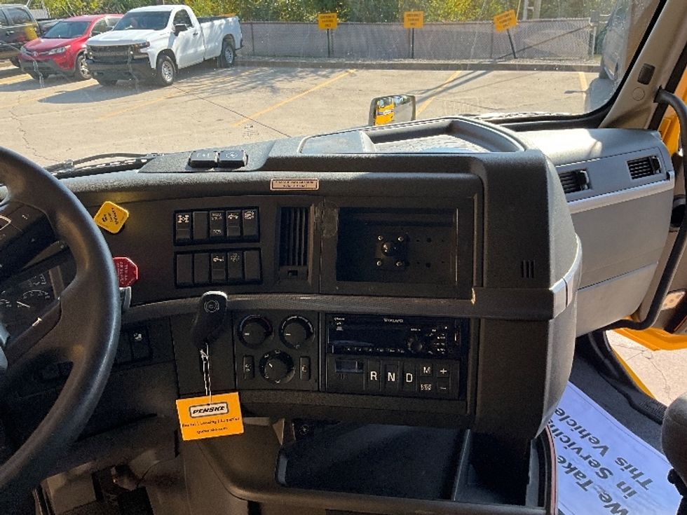 Sleeper Tractor-Heavy Duty Tractors-Volvo-2022-VNL64760-Indianapolis-IN-466,869\n\t\tmiles-$ 70,250 - Image 12