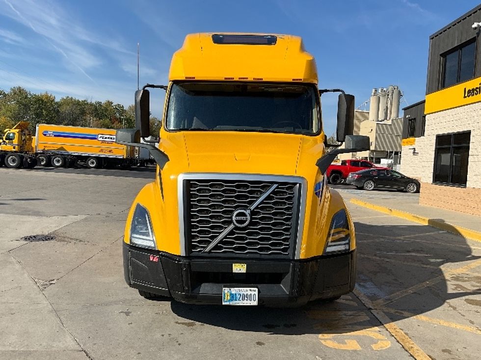 Sleeper Tractor-Heavy Duty Tractors-Volvo-2022-VNL64760-Indianapolis-IN-466,869\n\t\tmiles-$ 70,250 - Image 2