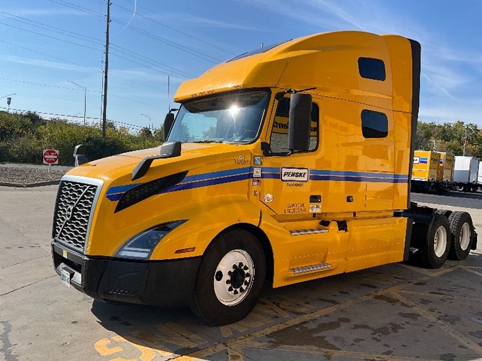 Sleeper Tractor-Heavy Duty Tractors-Volvo-2022-VNL64760-Indianapolis-IN-466,869\n\t\tmiles-$ 70,250 - Image 3