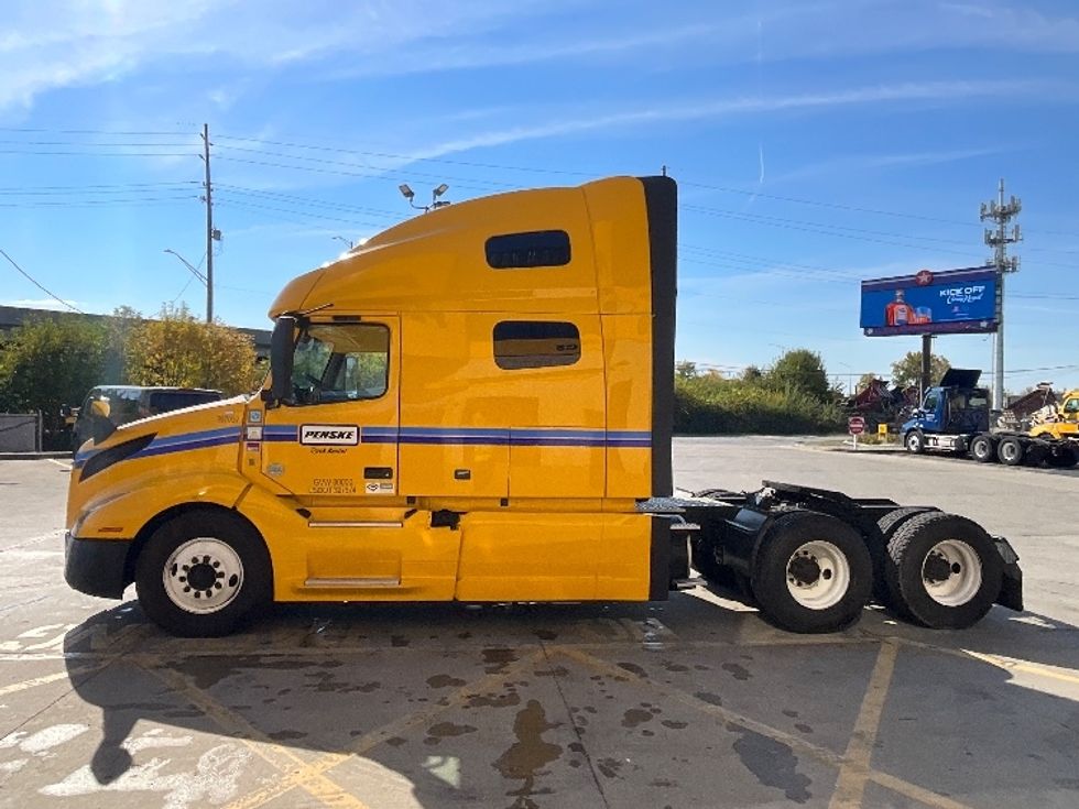 Sleeper Tractor-Heavy Duty Tractors-Volvo-2022-VNL64760-Indianapolis-IN-466,869\n\t\tmiles-$ 70,250 - Image 4