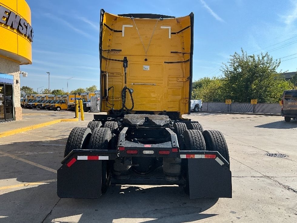 Sleeper Tractor-Heavy Duty Tractors-Volvo-2022-VNL64760-Indianapolis-IN-466,869\n\t\tmiles-$ 70,250 - Image 6