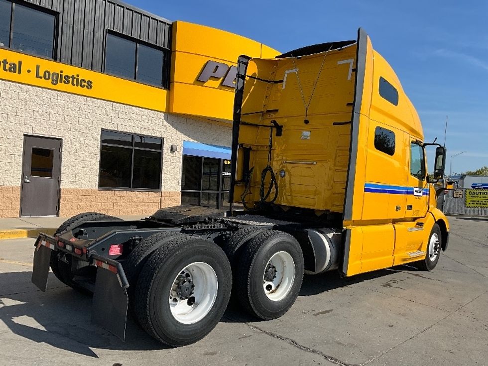 Sleeper Tractor-Heavy Duty Tractors-Volvo-2022-VNL64760-Indianapolis-IN-466,869\n\t\tmiles-$ 70,250 - Image 7