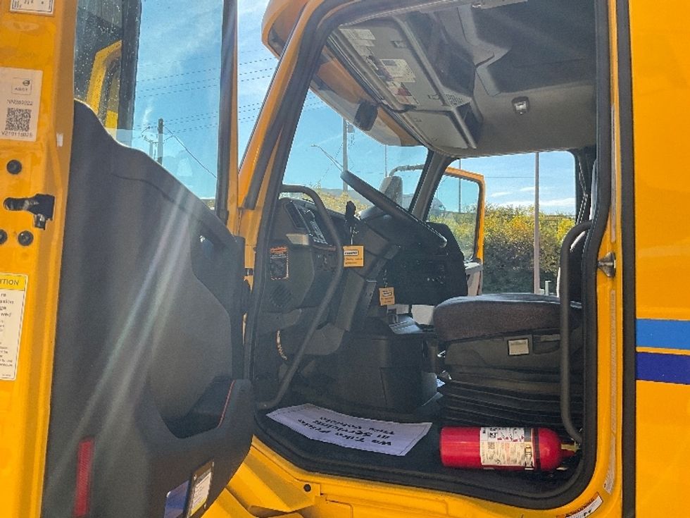 Sleeper Tractor-Heavy Duty Tractors-Volvo-2022-VNL64760-Indianapolis-IN-466,869\n\t\tmiles-$ 70,250 - Image 9