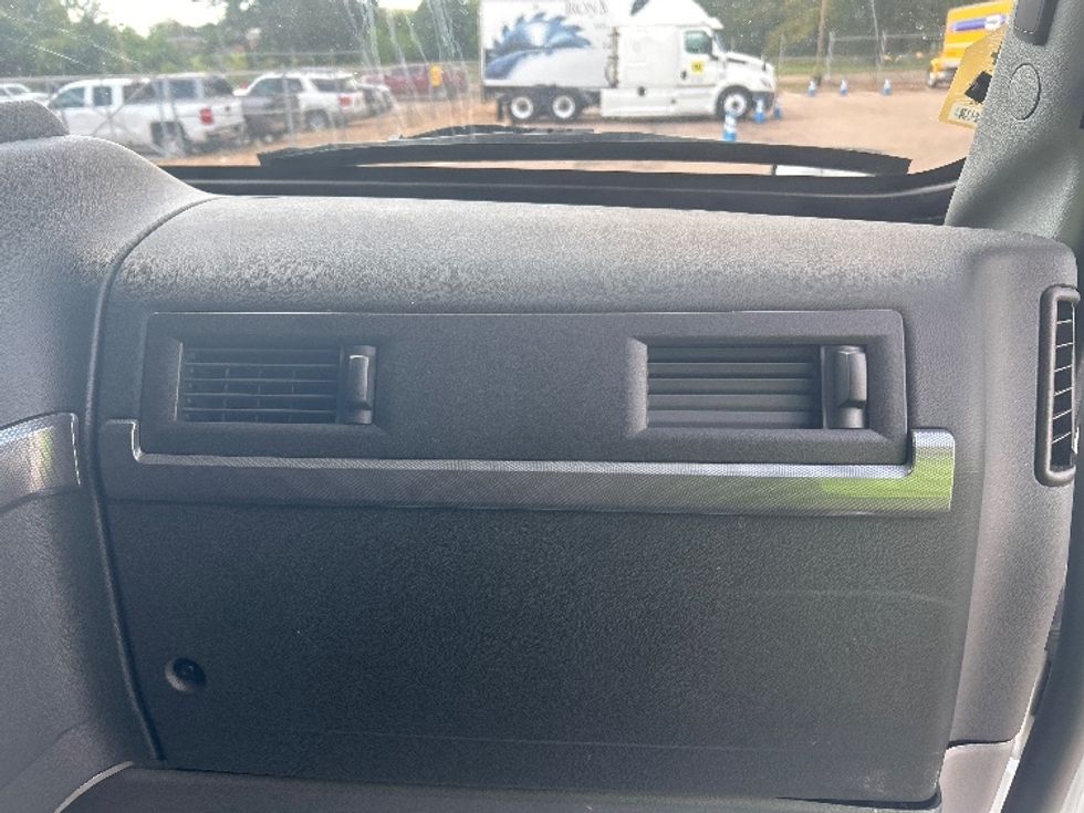 Sleeper Tractor-Heavy Duty Tractors-Volvo-2022-VNL64760-Jackson-MS-448,527\n\t\tmiles-$ 86,500 - Image 14