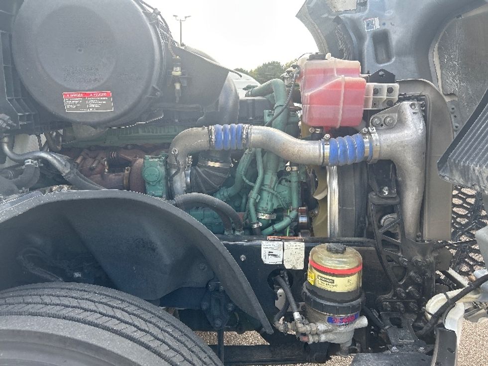 Sleeper Tractor-Heavy Duty Tractors-Volvo-2022-VNL64760-Jackson-MS-448,527\n\t\tmiles-$ 86,500 - Image 20