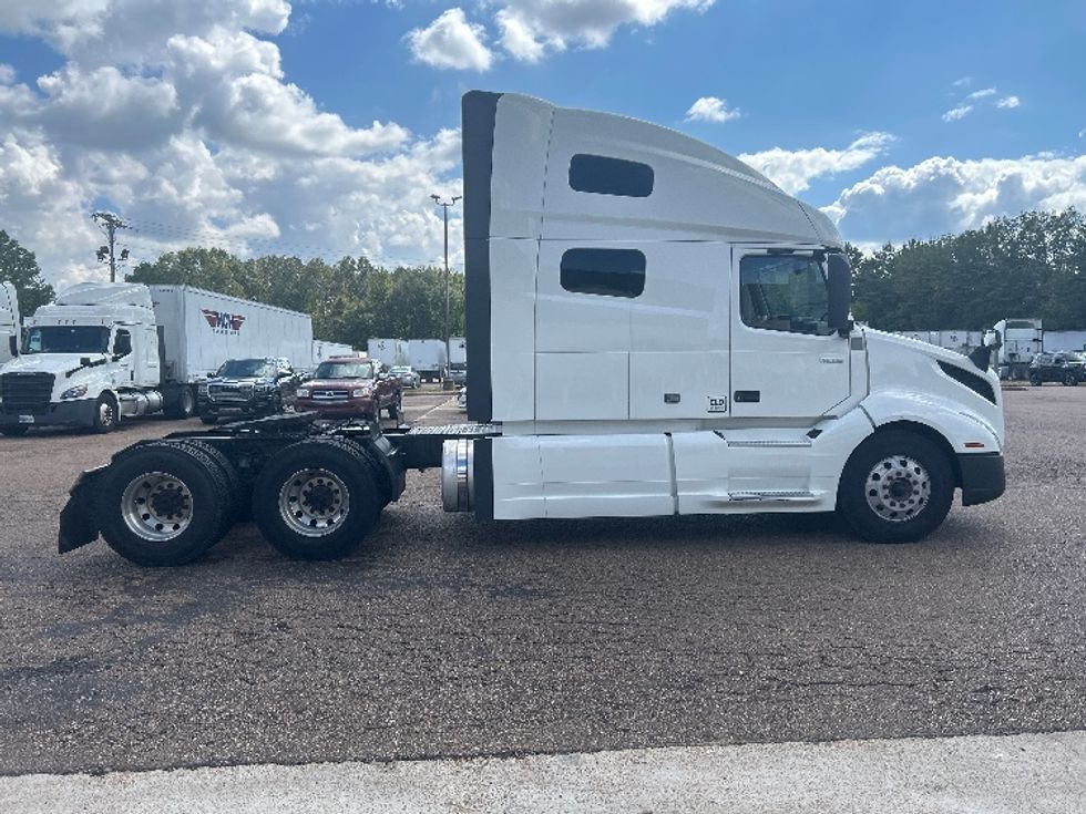 Sleeper Tractor-Heavy Duty Tractors-Volvo-2022-VNL64760-Jackson-MS-448,527\n\t\tmiles-$ 86,500 - Image 8