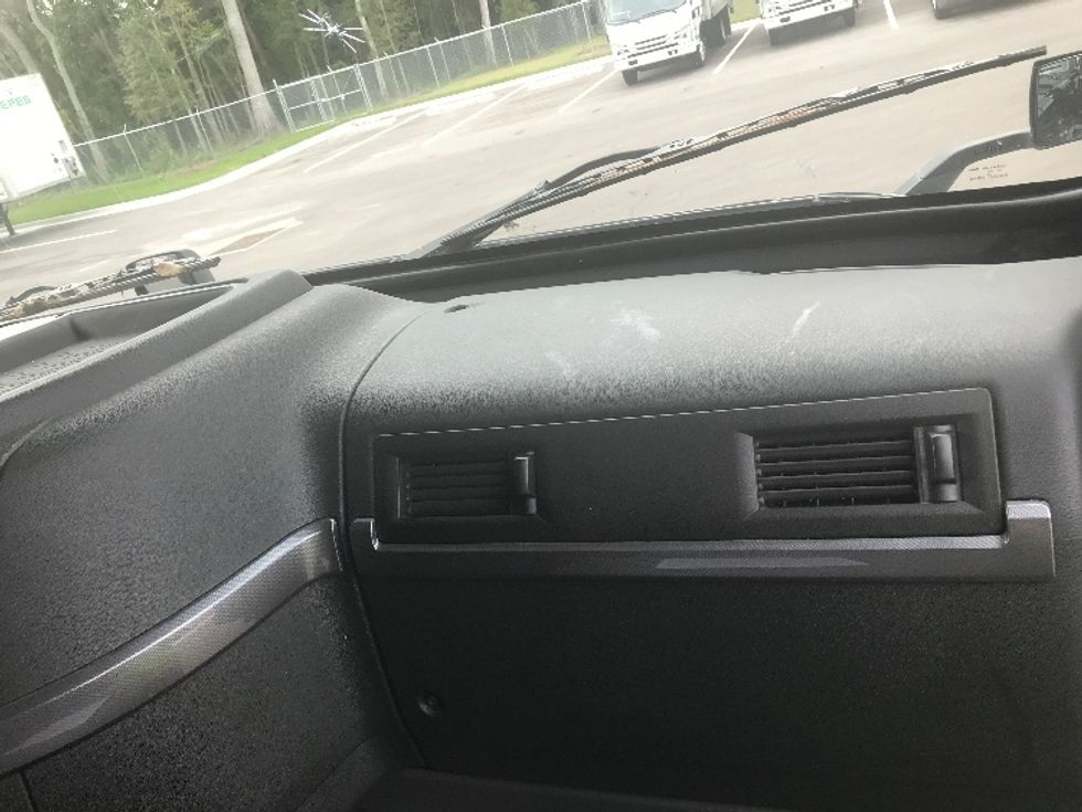 Sleeper Tractor-Heavy Duty Tractors-Volvo-2022-VNL64760-Jacksonville-FL-398,948\n\t\tmiles-$ 82,500 - Image 14