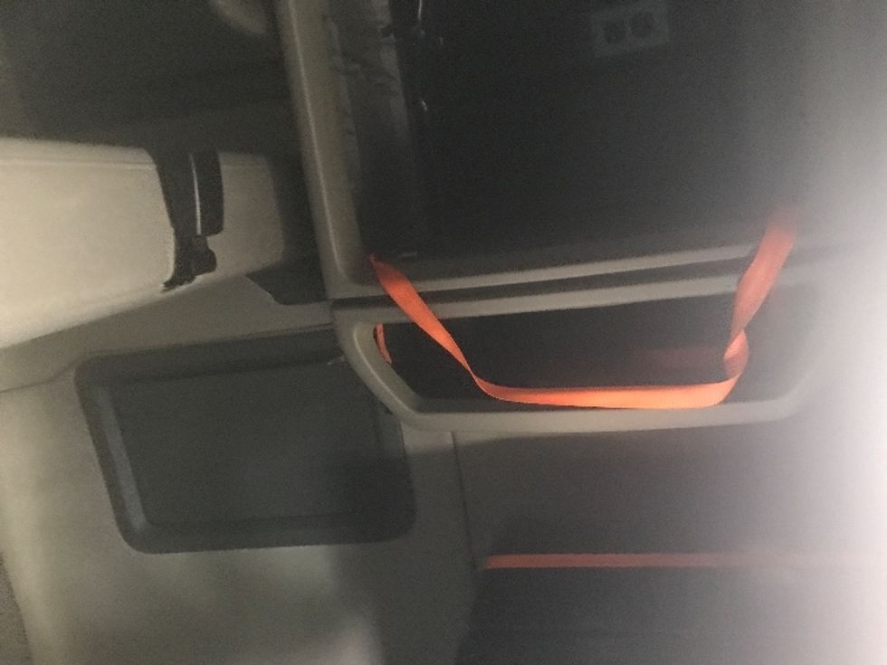 Sleeper Tractor-Heavy Duty Tractors-Volvo-2022-VNL64760-Jacksonville-FL-398,948\n\t\tmiles-$ 82,500 - Image 18