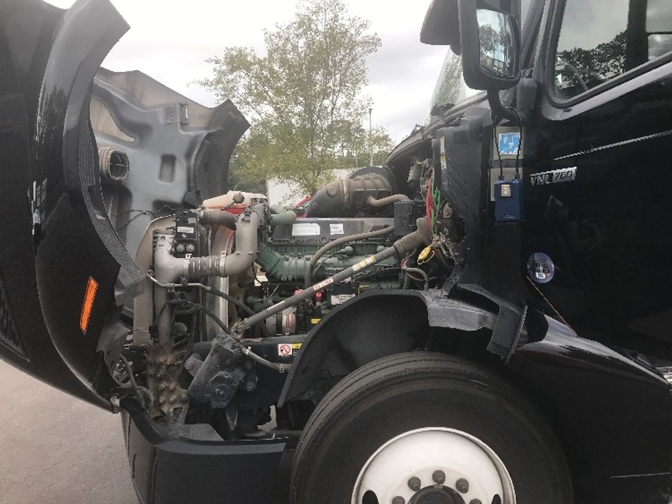 Sleeper Tractor-Heavy Duty Tractors-Volvo-2022-VNL64760-Jacksonville-FL-398,948\n\t\tmiles-$ 82,500 - Image 21