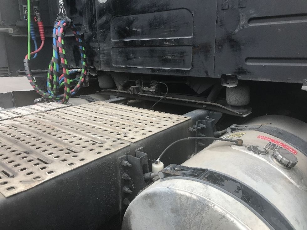 Sleeper Tractor-Heavy Duty Tractors-Volvo-2022-VNL64760-Jacksonville-FL-398,948\n\t\tmiles-$ 82,500 - Image 27