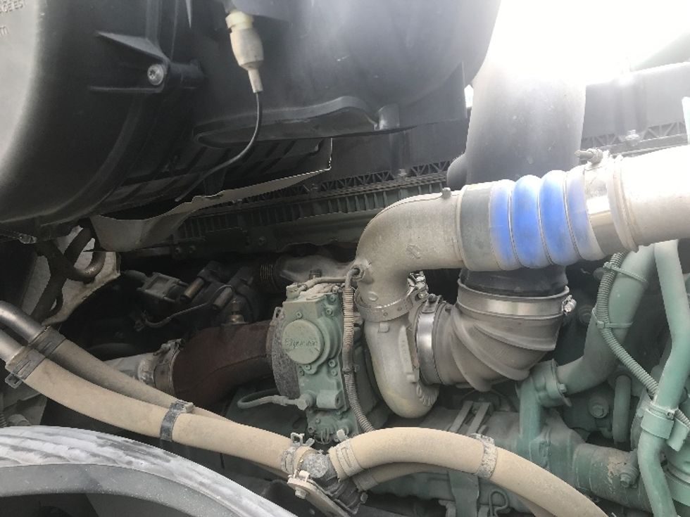 Sleeper Tractor-Heavy Duty Tractors-Volvo-2022-VNL64760-Jacksonville-FL-398,948\n\t\tmiles-$ 82,500 - Image 29