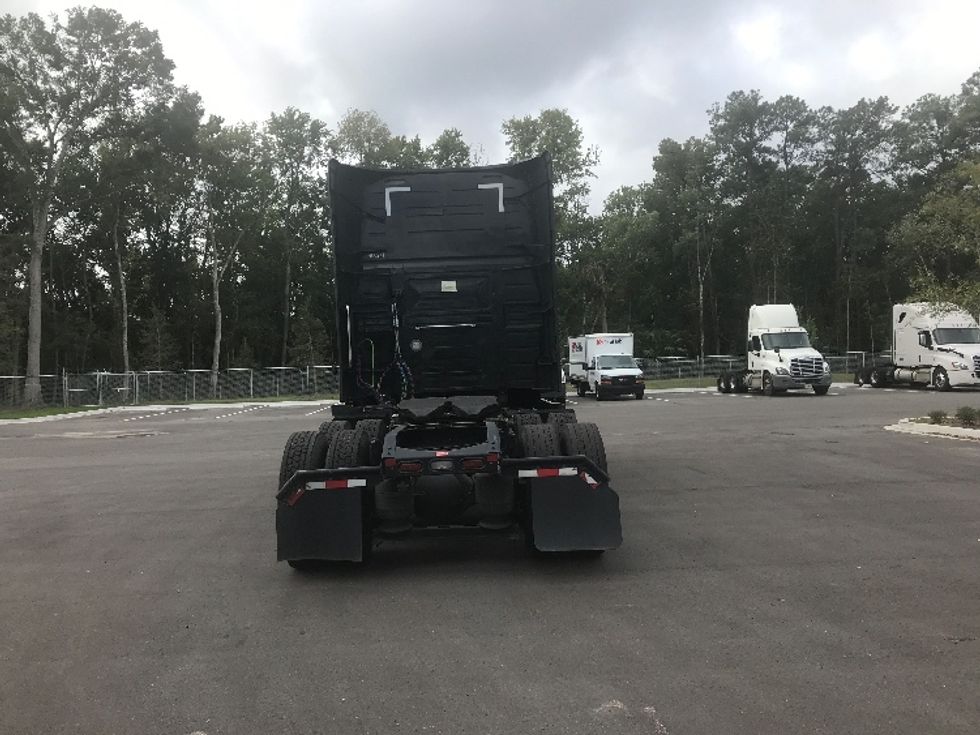 Sleeper Tractor-Heavy Duty Tractors-Volvo-2022-VNL64760-Jacksonville-FL-398,948\n\t\tmiles-$ 82,500 - Image 6