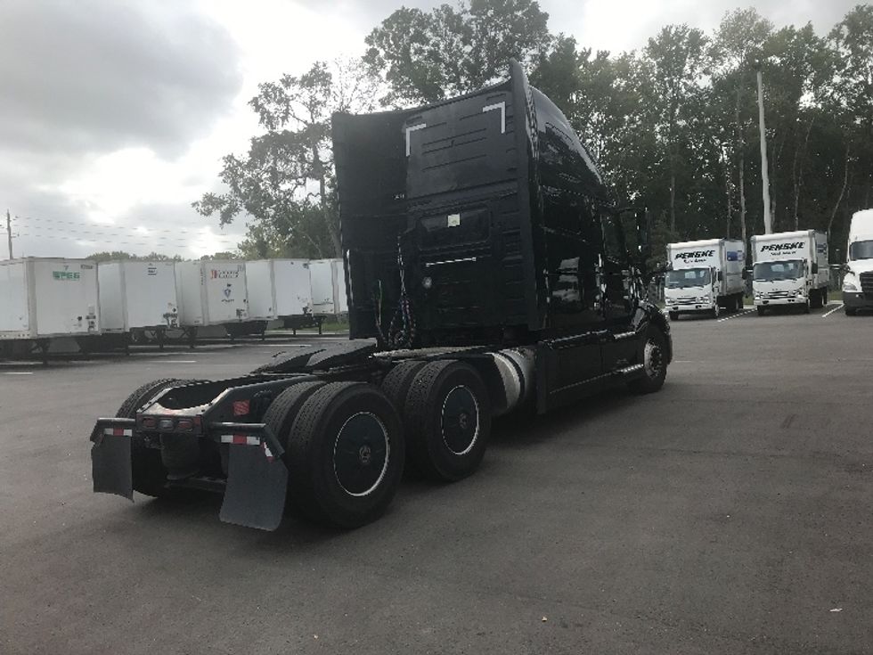Sleeper Tractor-Heavy Duty Tractors-Volvo-2022-VNL64760-Jacksonville-FL-398,948\n\t\tmiles-$ 82,500 - Image 7
