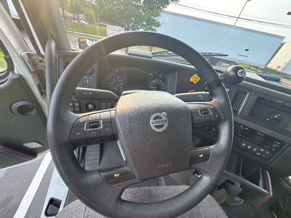 Sleeper Tractor-Heavy Duty Tractors-Volvo-2022-VNL64760-Jacksonville-FL-470,226\n\t\tmiles-$ 75,500 - Image 11
