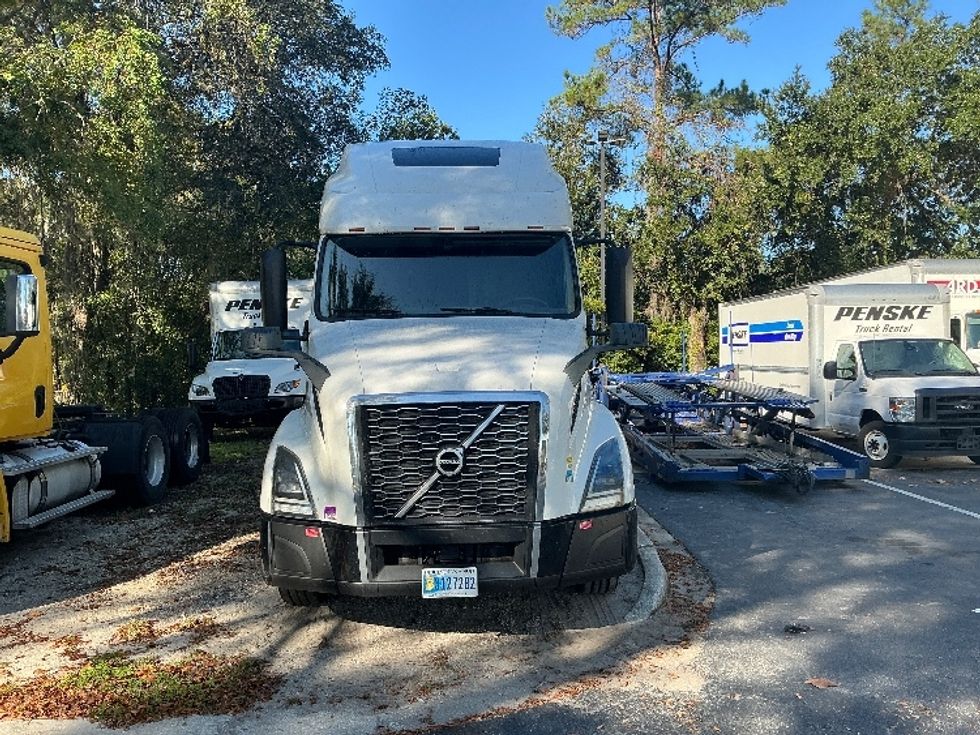 Sleeper Tractor-Heavy Duty Tractors-Volvo-2022-VNL64760-Jacksonville-FL-470,226\n\t\tmiles-$ 75,500 - Image 2