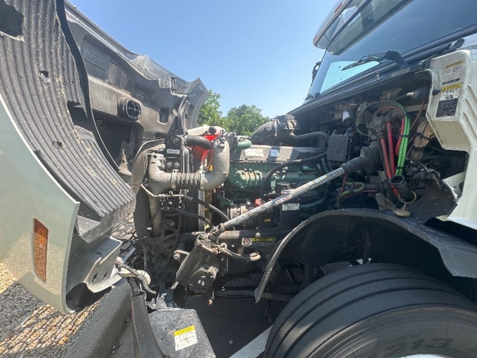 Sleeper Tractor-Heavy Duty Tractors-Volvo-2022-VNL64760-Jacksonville-FL-470,226\n\t\tmiles-$ 75,500 - Image 21