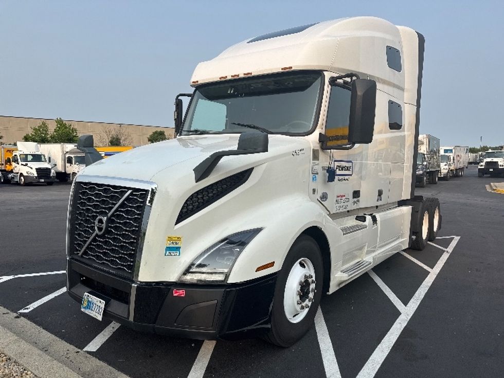 Sleeper Tractor-Heavy Duty Tractors-Volvo-2022-VNL64760-Jacksonville-FL-470,226\n\t\tmiles-$ 75,500 - Image 3