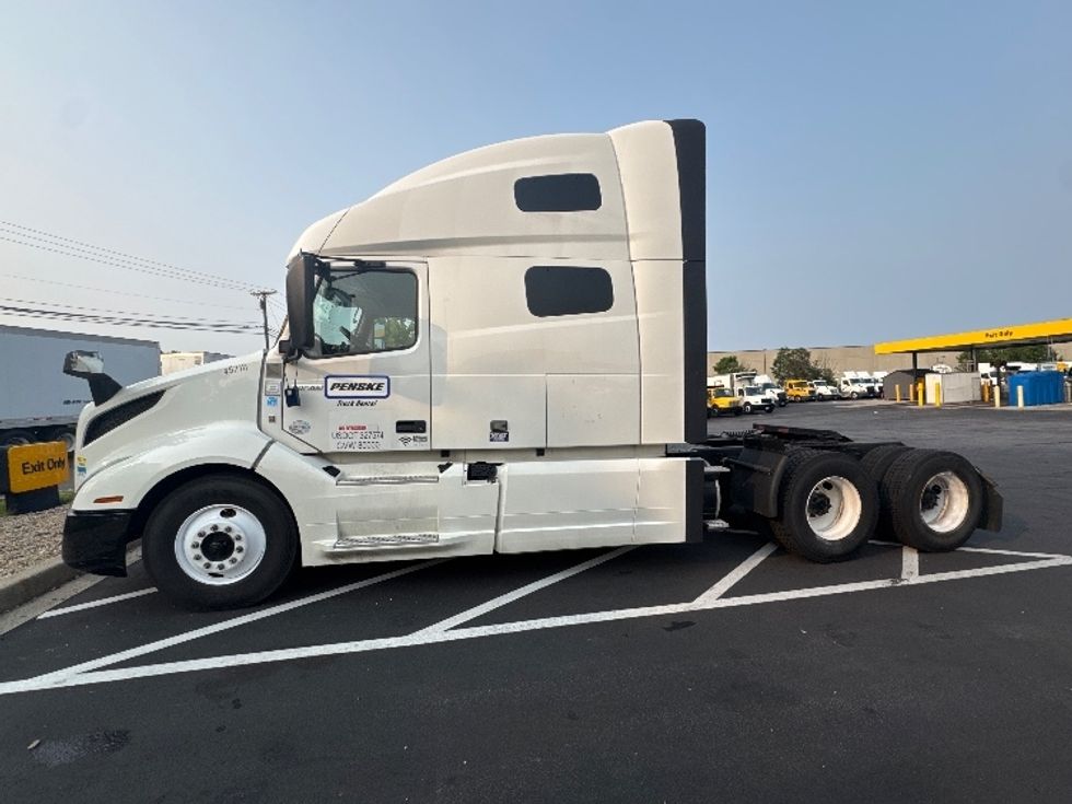 Sleeper Tractor-Heavy Duty Tractors-Volvo-2022-VNL64760-Jacksonville-FL-470,226\n\t\tmiles-$ 75,500 - Image 4